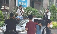 Người đàn ông nhảy lầu ngay trước mặt vợ con tại sân bay Đà Nẵng