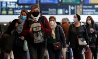 Paris trước giờ phong tỏa: Vội vã lên tàu, chen chân trong siêu thị