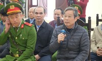 Bị cáo Nguyễn Bắc Son khai báo tại tòa.