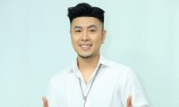 Ca sỹ Akira Phan: &apos;Hiện nay có nhiều nam ca sỹ đặt túi ngực nhưng không dám nói&apos;