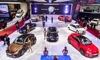 Gian hàng Volkswagen có tổng cộng 7 mẫu xe từ SUV cao cấp đến sedan hạng sang cho doanh nhân cũng như Coupe đầy cá tính