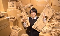 Cô gái Nhật Bản ‘biến’ bìa các-tông thành các tác phẩm trị giá trăm triệu