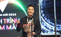 Mạnh Trường nhận giải &apos;Nam diễn viên ấn tượng&apos; VTV Awards 2021