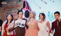 Anna Bắc Giang, Phạm Thoại, Mono bất ngờ &apos;ghé thăm&apos; trường Báo