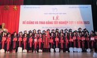 Học viện Phụ nữ Việt Nam tổ chức trao bằng tốt nghiệp đợt đầu tiên năm 2023 cho hơn 400 sinh viên
