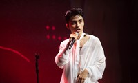 Em trai Sơn Tùng M-TP ra mắt, dân tình ‘săm soi’ và so sánh dữ dội