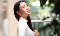 &apos;Miss Peace Vietnam 2022&apos; gây xao xuyến trong tà áo dài khi về tri ân thầy cô nhân ngày 20/11
