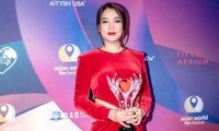 Không hổ danh &apos;chân dài đắt show bậc nhất thập niên 1990&apos;, diện đồ kín vẫn khoe trọn &apos;body sexy&apos;