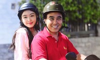 Con gái MC Quyền Linh hiếm hoi lộ mặt mộc tựa ‘nàng thơ’, &apos;hộ tống&apos; ba đi làm