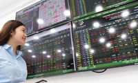 Tiền đổ mạnh vào chứng khoán, VN-Index vượt 1.200 điểm