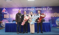 Công ty liên quan ca sĩ Khánh Phương nợ lương, CEO xin thôi việc