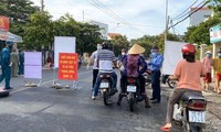 Sáng nay, nhiều người lao động ở TP.Vũng Tàu đi làm bằng phương tiện xe 2 bánh khi qua các chốt kiểm soát đều bị yêu cầu quay đầu trở về.