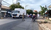 Việc cấm người lao động đi xe máy đến công ty đã gặp phải phản ứng không đồng tình của người dân và doanh nghiệp, cơ sở sản xuất.