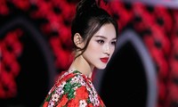 Hoa hậu Đỗ Thị Hà khoe thần thái đỉnh cao khi diễn mở màn show thời trang Thu Đông 