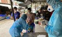 Xét nghiệm COVID-19 tại chợ đầu mối (ảnh: HCDC)