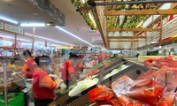 Nhân viên siêu thị liên tục lên đơn hàng cho khách