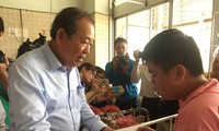 Phó thủ tướng Trương Hòa Bình thăm hỏi bệnh nhân vụ cháy chung cư