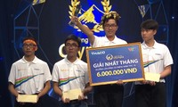 Nguyễn Bá Vinh giành ngôi quán quân cuộc thi tháng