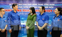 Bí thư thứ nhất T.Ư Đoàn Lê Quốc Phong trao đổi với các đại biểu tại chương trình đối thoại trực tuyến. Ảnh: Như Ý