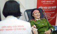 Tuổi trẻ Công an Thủ đô sẻ chia giọt máu tiếp sức Chủ nhật Đỏ 2021