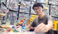 Chàng trai Việt &apos;đóng&apos; tàu Hoàng Sa, Trường Sa từ mô hình Lego, tri ân ngư dân bám biển