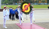 Ban Bí thư T.Ư Đoàn viếng Lăng, dâng hương tưởng nhớ công lao Chủ tịch Hồ Chí Minh 