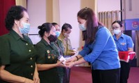 Tặng 50 suất quà tới cựu thanh niên xung phong Yên Bái