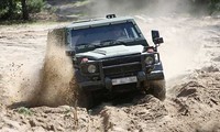 Đi tuần tra với xe siêu sang Mercedes G-class