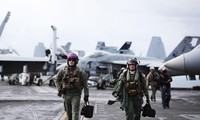 Tìm hiểu bộ đồ bay &apos;trang bị tận răng&apos; của phi công hải quân Mỹ
