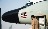 Một máy bay giám sát liên hợp RC-135 Rivet của Lực lượng Không quân Mỹ tại Căn cứ Không quân Al Udeid ở Qatar