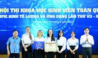 Nhóm sinh viên trường ĐH Ngoại thương giành giải ‘Olympic Kinh tế lượng và ứng dụng’