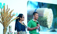 Đôi vợ chồng trẻ giành giải Nhất khởi nghiệp, với sản phẩm “Mát xa hoa dừa lấy mật”