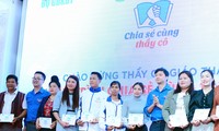Trao sổ tiết kiệm tặng 63 giáo viên người dân tộc thiểu số