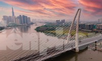 Ngắm thành phố từ cầu Thủ Thiêm 2 bắc qua sông Sài Gòn 