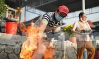Người Sài Gòn tảo mộ ngày cuối năm