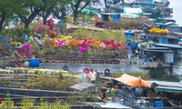 Chợ hoa ‘trên bến dưới thuyền’ hối hả chạy tết từ sáng đến tối