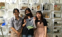 Cô gái khiếm thị với cửa hàng độc đáo &apos;Mang rác thải đến, cầm thực phẩm về&apos;
