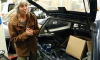 Người phụ nữ 63 tuổi chế Honda City đời cổ thành xe chạy điện 