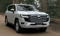 Toyota Land Cruiser tiếp tục tăng giá niêm yết 