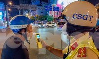 Bị CSGT thổi độ cồn, nhiều ma men &apos;tung chiêu cù nhây&apos;