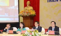 Phó Thủ tướng Chính phủ Vũ Đức Đam cùng Bộ trưởng Phùng Xuân Nhạ chủ trì hội nghị tổng kết năm học tại đầu cầu Hà Nội 