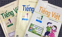 Tiếng Việt lớp 1 Công nghệ giáo dục của giáo sư Hồ Ngọc Đại gồm 3 tập với thứ tự là: âm-chữ, vần và tự học.