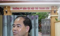 ô giáo NG. phủ nhận tin đồn dẫn các nam sinh lên phòng để hiệu trưởng xâm hại. Ảnh cắt từ clip.