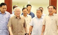 Tổng Bí thư, Chủ tịch nước Nguyễn Phú Trọng và các đại biểu tham dự cuộc họp. (Ảnh: Trí Dũng/TTXVN) 
