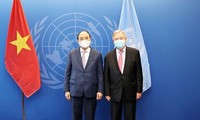 Chủ tịch nước Nguyễn Xuân Phúc gặp Tổng thư ký Liên Hợp Quốc Antonio Guterres. (Ảnh: Thống Nhất/TTXVN)