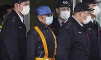 Hình ảnh Carlos Ghosn rời nhà tù. Ảnh: Bloomberg