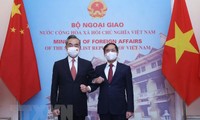 Bộ trưởng Bộ Ngoại giao hội đàm với Bộ trưởng Ngoại giao Trung Quốc