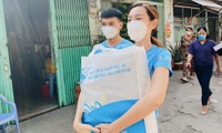 Hoa hậu Thuỳ Tiên giản dị trong chuyến từ thiện đầu tiên sau khi về nước 
