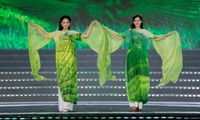 64 thí sinh duyên dáng trình diễn áo dài trong đêm chung khảo Miss World Vietnam 2022