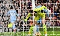 MU vs Man City 0-2: Hàng công chật vật, hàng thủ ‘tặng quà’ cho đối thủ
